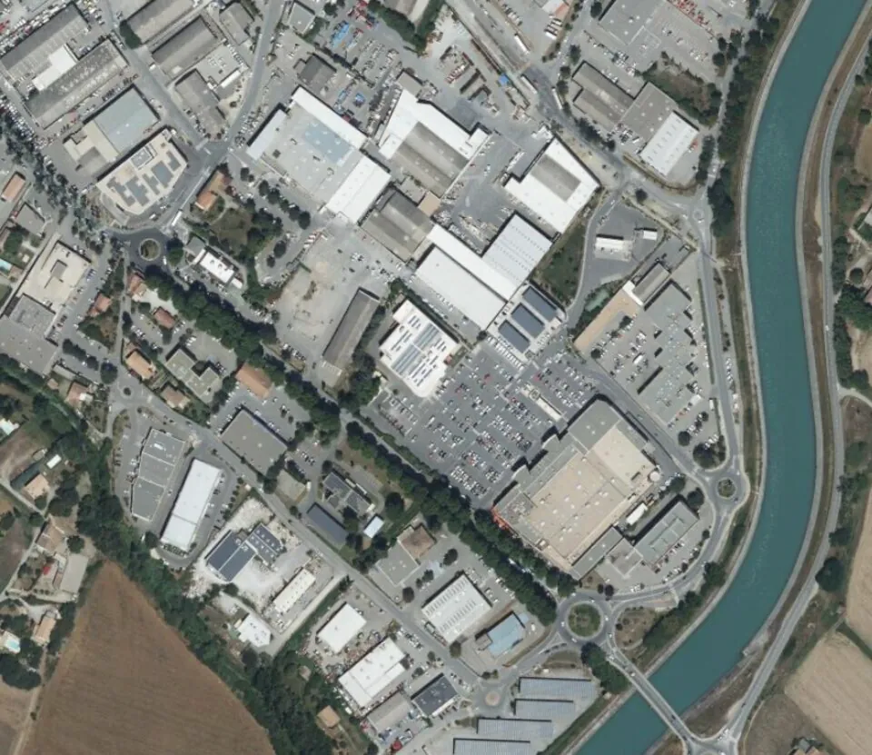 LOCAL COMMERCIAL A LOUER DE 192 M&sup2;