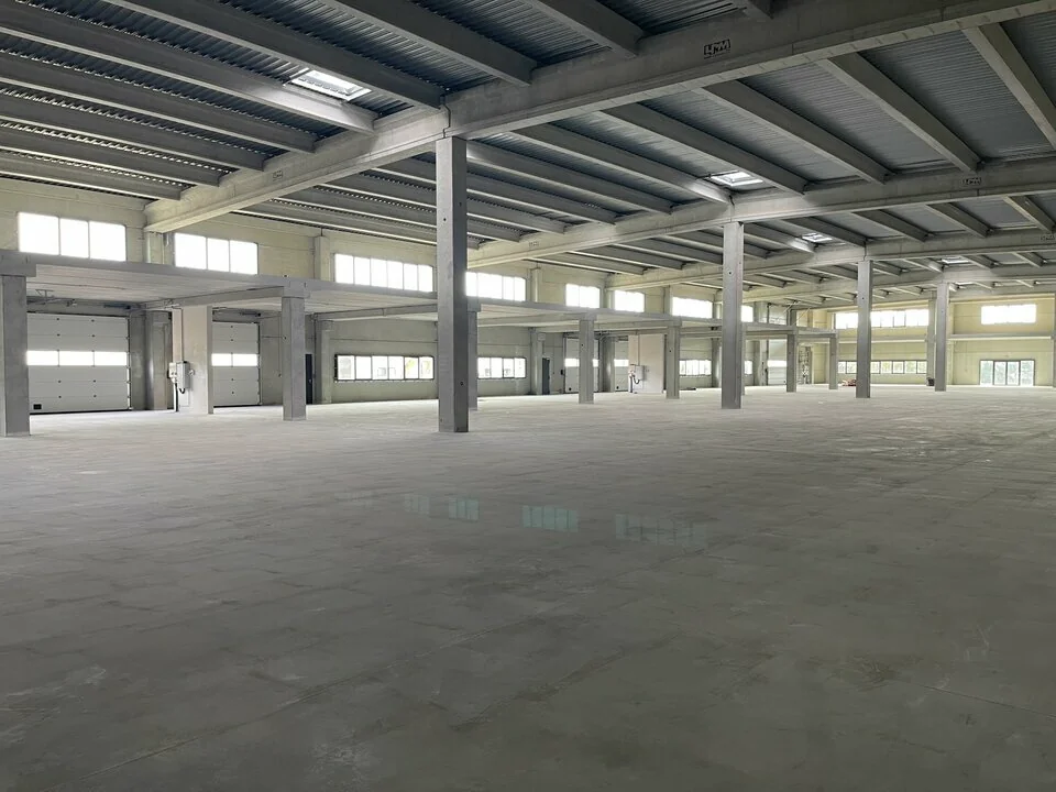 LOCAL D'ACTIVITÉ - ENTREPÔT A LOUER DE 3 432 M² DIVISIBLES A PARTIR DE 309 M²