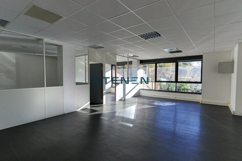 BUREAUX A LOUER DE 82 M²