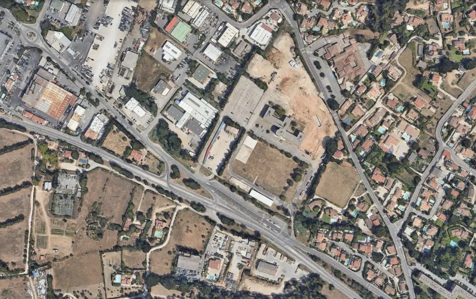 LOCAL D'ACTIVITE - ENTREPOT A VENDRE DE 6 000 M&sup2; DIVISIBLES A PARTIR DE 3 000 M&sup2;