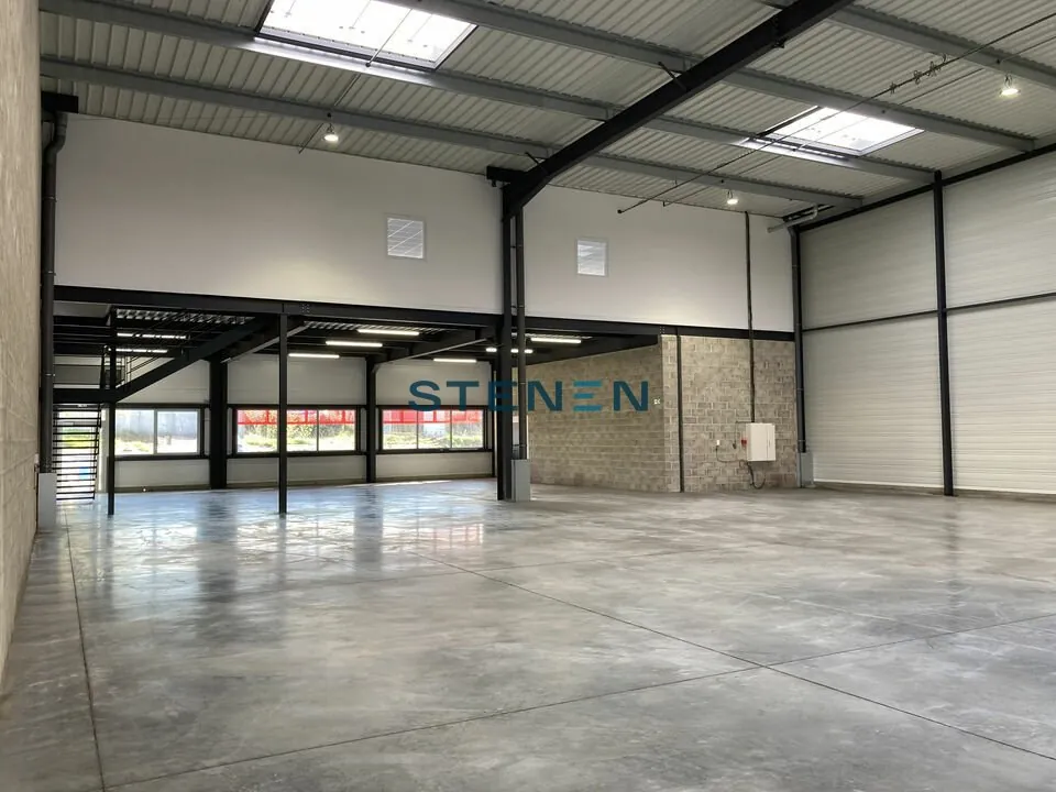 LOCAL D'ACTIVITÉ -  ENTREPOT  A VENDRE DE 1 555 M&sup2; DIVISIBLES A PARTIR DE 464 M&sup2;