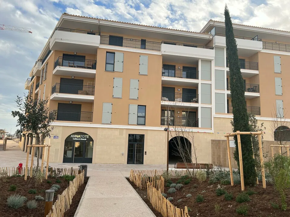 LOCAL COMMERCIAL A LOUER DE 232 M&sup2; DIVISIBLES A PARTIR DE 105 M&sup2;