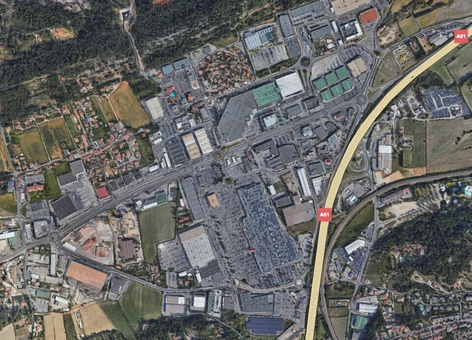 LOCAL COMMERCIAL A LOUER DE 712 M&sup2; DIVISIBLES A PARTIR DE 353 M&sup2;