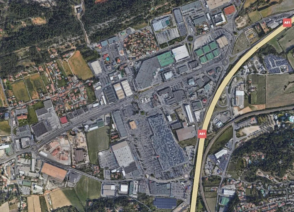 LOCAL COMMERCIAL A LOUER DE 712 M&sup2; DIVISIBLES A PARTIR DE 353 M&sup2;