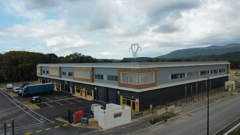 LOCAL D'ACTIVITÉ - ENTREPÔT  A VENDRE DE 578 M&sup2;