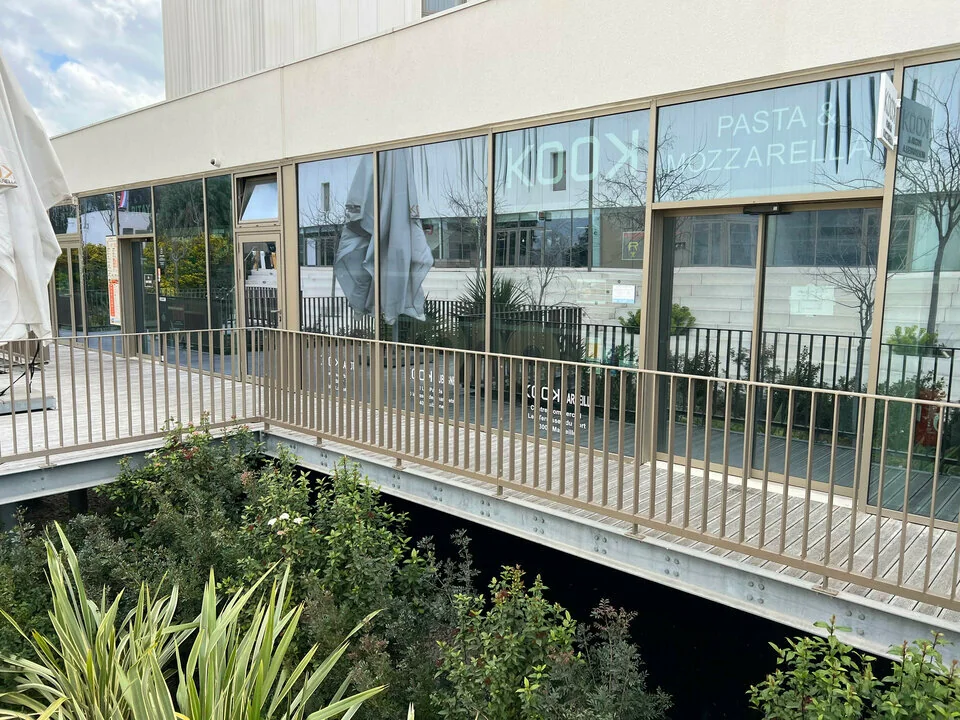 LOCAL COMMERCIAL A LOUER DE 130 M²