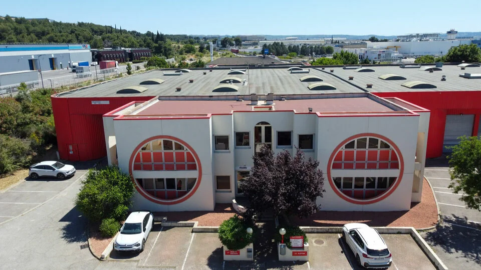 LOCAL D'ACTIVITE - ENTREPOT A LOUER DE 817 M²