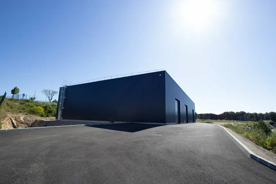 LOCAL D'ACTIVITE - ENTREPOT A LOUER DE 1 255 M&sup2; DIVISIBLES A PARTIR DE 243 M&sup2;