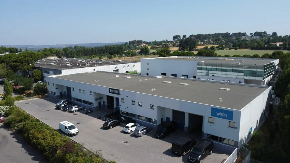 MIXTE ACTIVITES-BUREAUX A LOUER DE 225 M²