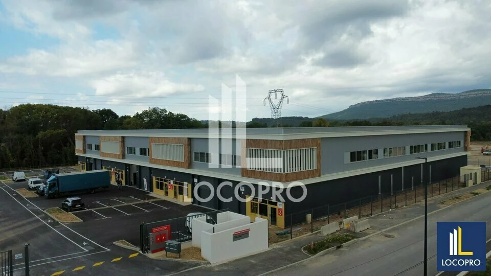 LOCAL D'ACTIVITÉ - ENTREPÔT A LOUER DE 578 M²