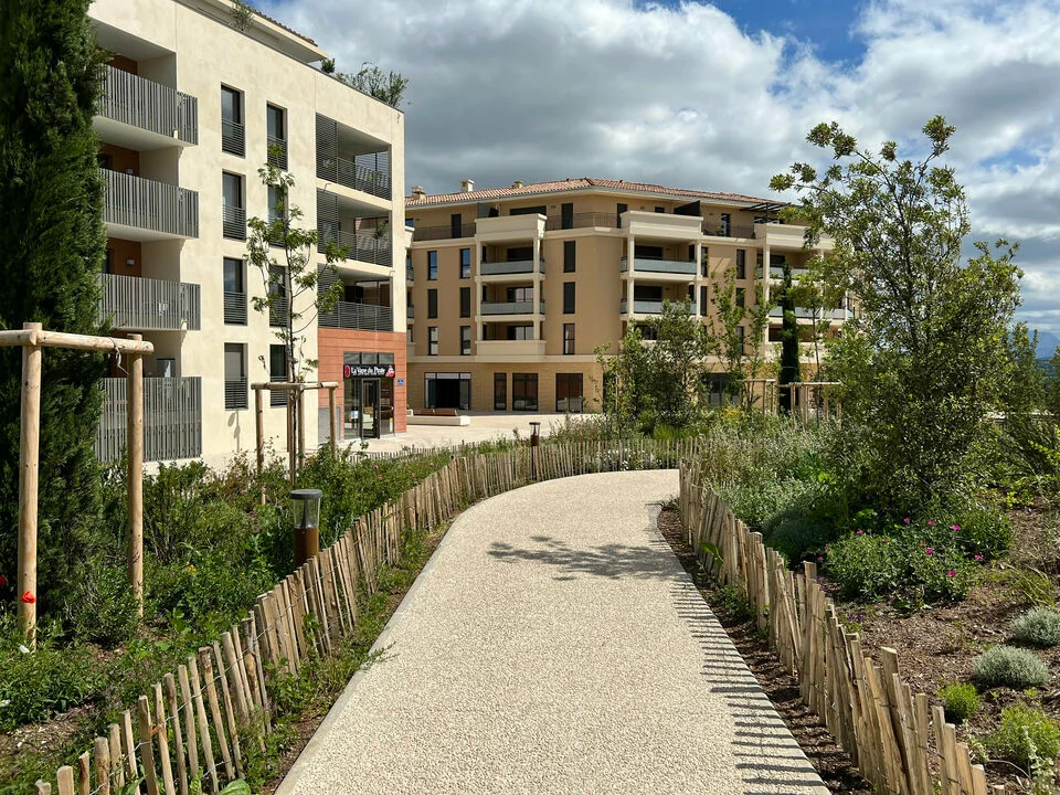 LOCAL COMMERCIAL A LOUER DE 160 M²