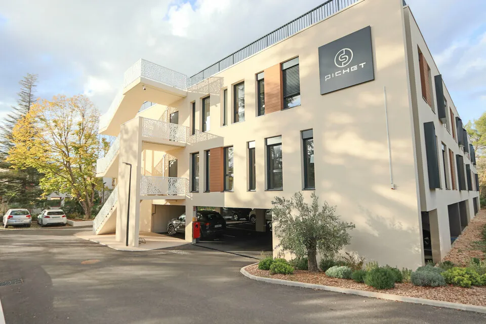 BUREAUX A LOUER DE 1 076 M&sup2; DIVISIBLES A PARTIR DE 182 M&sup2;