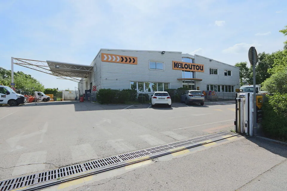 LOCAL D'ACTIVITE - ENTREPOT A LOUER DE 1 300 M&sup2;