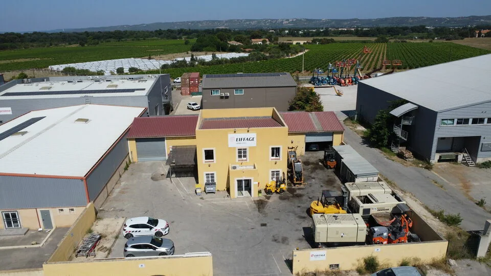 LOCAL D'ACTIVITE - ENTREPOT A LOUER DE 700 M²