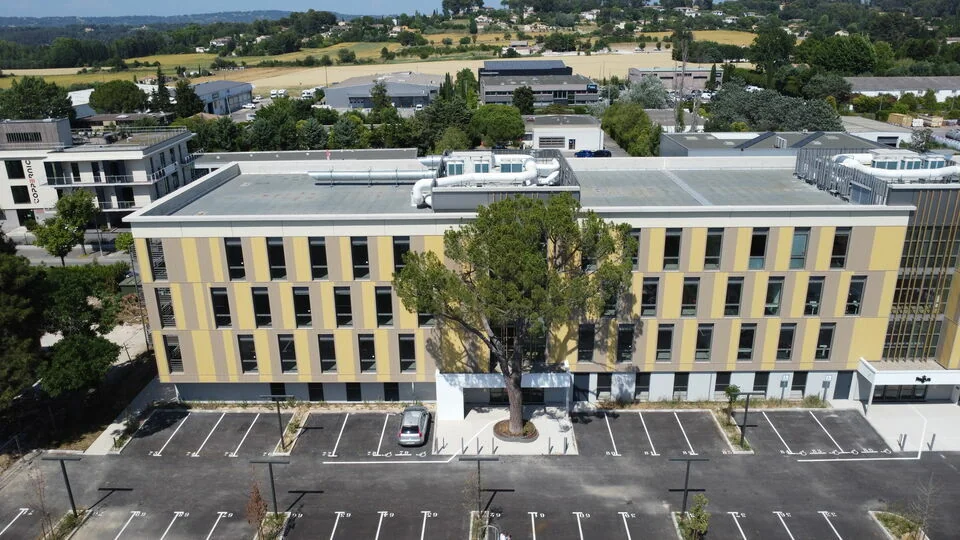 BUREAUX A LOUER DE 1 979 M²