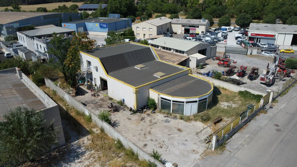 LOCAL D'ACTIVITE - ENTREPOT A VENDRE DE 408 M²