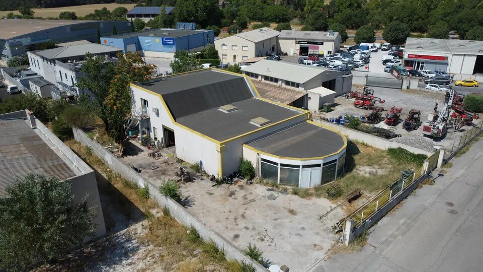 LOCAL D'ACTIVITE - ENTREPOT A VENDRE DE 408 M&sup2;