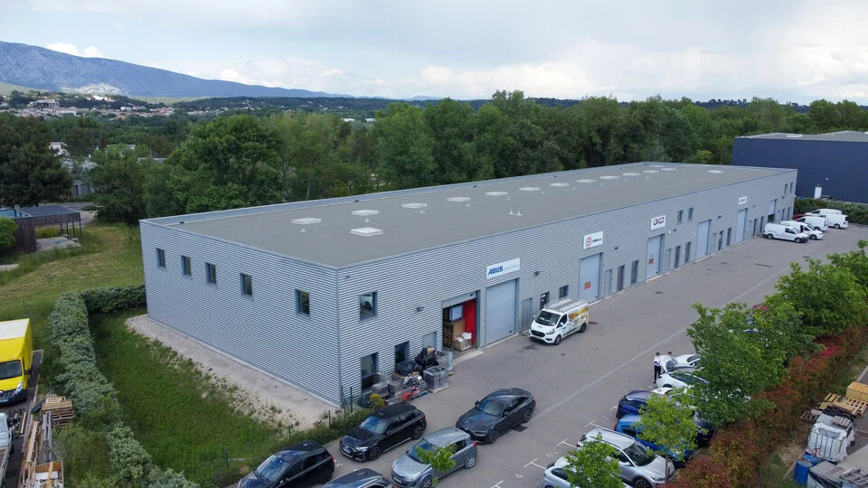 LOCAL D'ACTIVITE - ENTREPOT A LOUER DE 320 M²