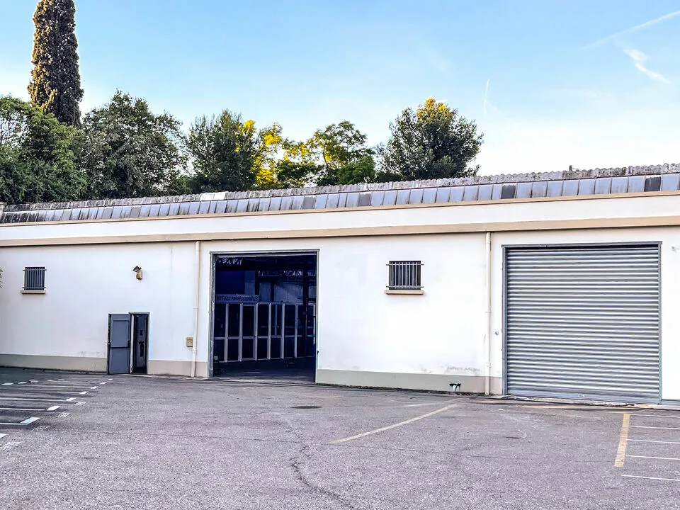 LOCAL D'ACTIVITE - ENTREPOT A LOUER DE 1 600 M&sup2;