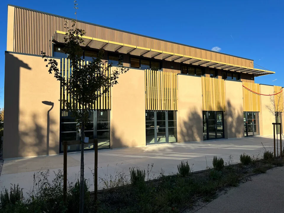 LOCAL COMMERCIAL A LOUER DE 408 M²