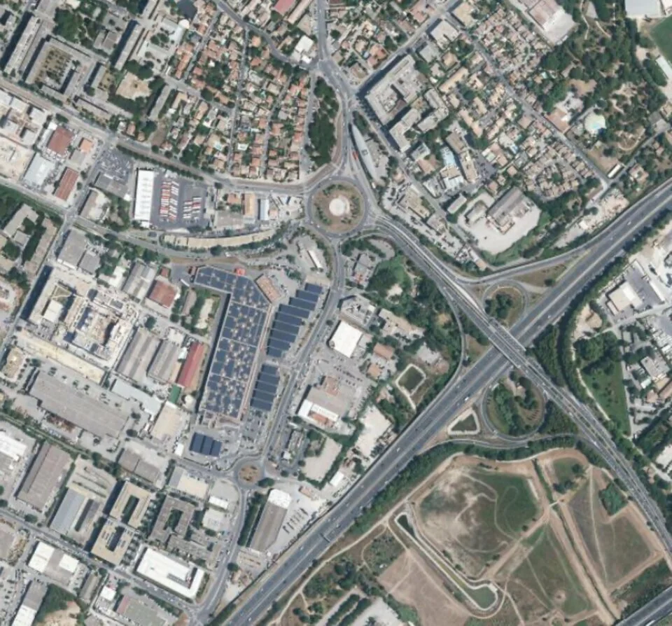 LOCAL COMMERCIAL A LOUER DE 681 M²