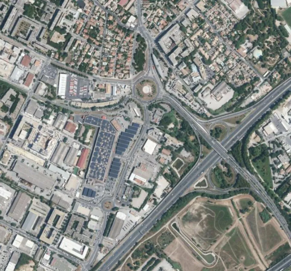 LOCAL COMMERCIAL A LOUER DE 681 M&sup2;