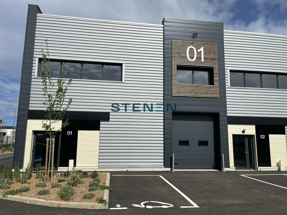 LOCAL D'ACTIVITE - ENTREPOT A LOUER DE 302 M²