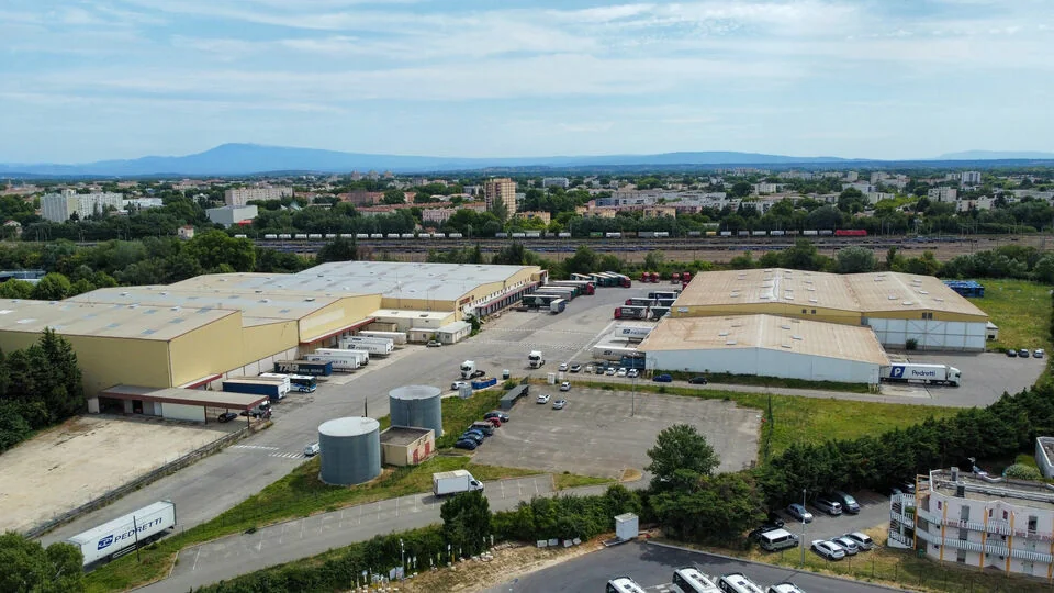 LOCAL D'ACTIVITÉ A LOUER DE 17 000 M² DIVISIBLES A PARTIR DE 3 071 M²