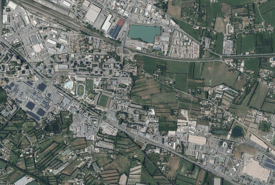 MURS + FONDS DE COMMERCE A CEDER DE 160 M²