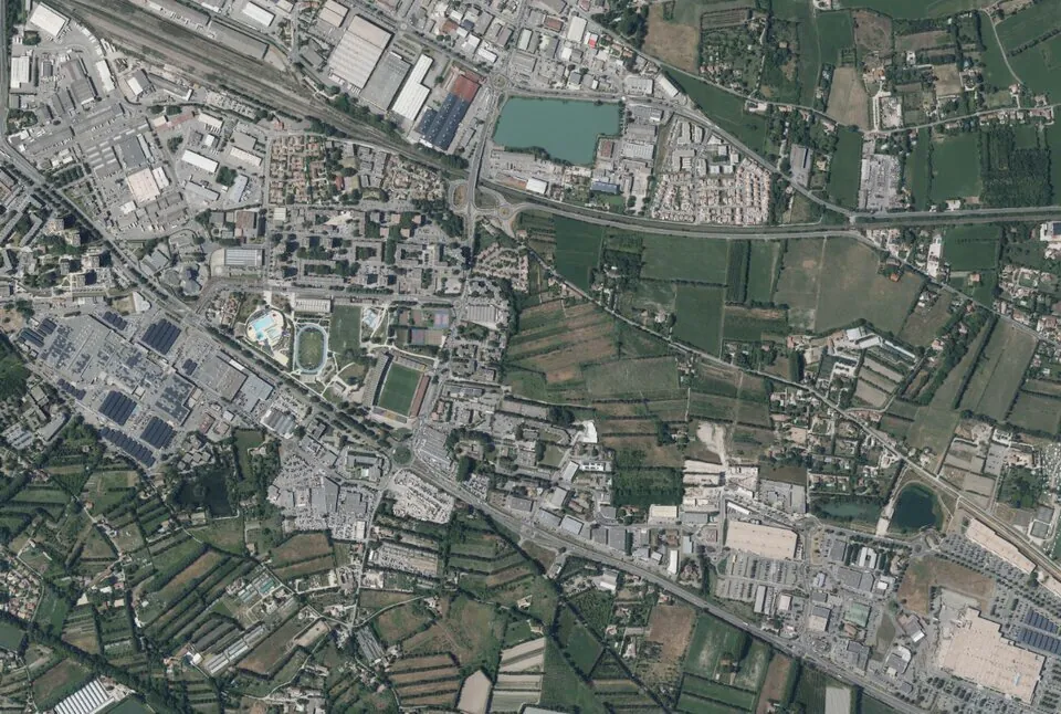 MURS + FONDS DE COMMERCE A CEDER DE 160 M&sup2;