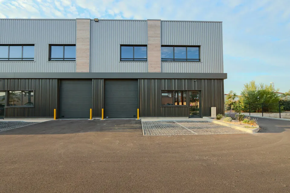 LOCAL D'ACTIVITE - ENTREPOT A LOUER DE 997 M&sup2; DIVISIBLES A PARTIR DE 330 M&sup2;