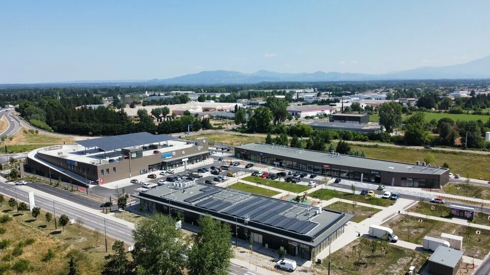 LOCAL COMMERCIAL A LOUER DE 180 M²