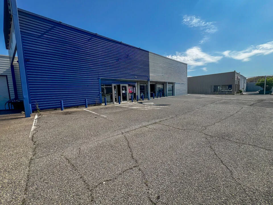 LOCAL COMMERCIAL A LOUER DE 602 M&sup2;