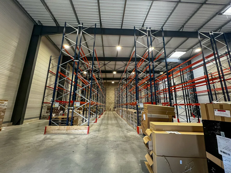 LOCAL D'ACTIVITE - ENTREPOT A LOUER DE 800 M²