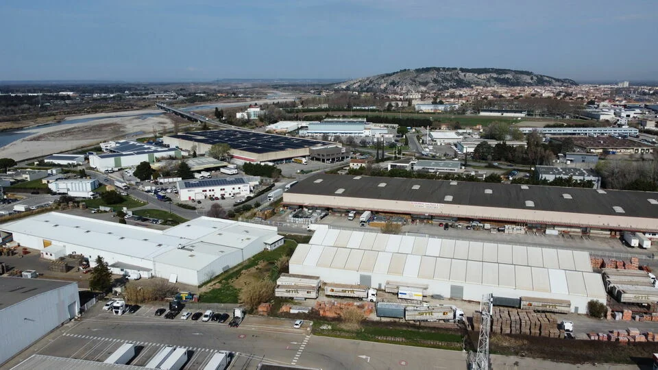 LOCAL D'ACTIVITE - ENTREPOT A VENDRE DE 400 M² DIVISIBLES A PARTIR DE 5 000 M²