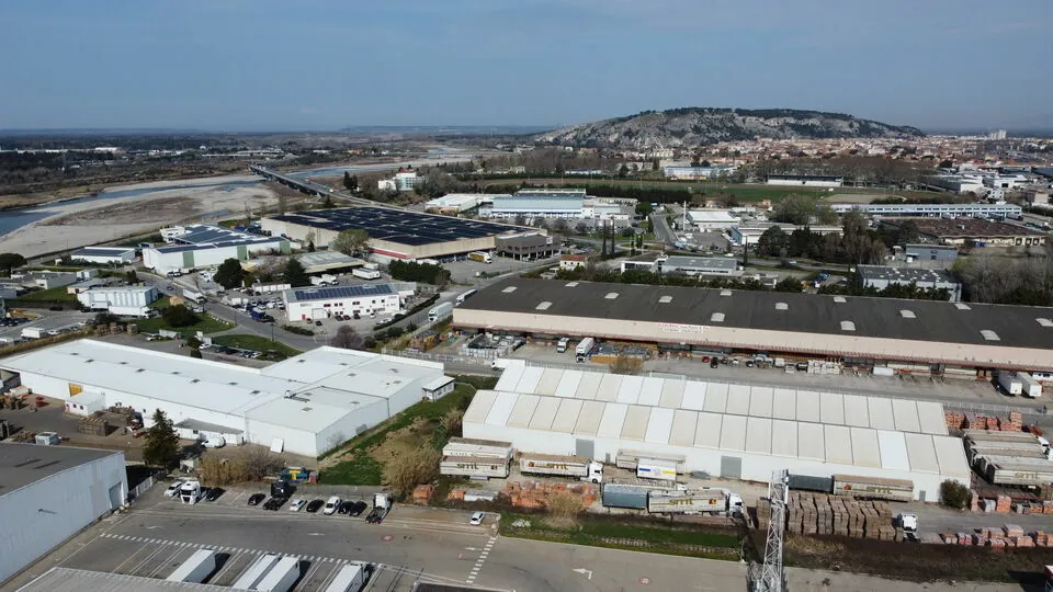 LOCAL D'ACTIVITE - ENTREPOT A VENDRE DE 400 M&sup2; DIVISIBLES A PARTIR DE 5 000 M&sup2;