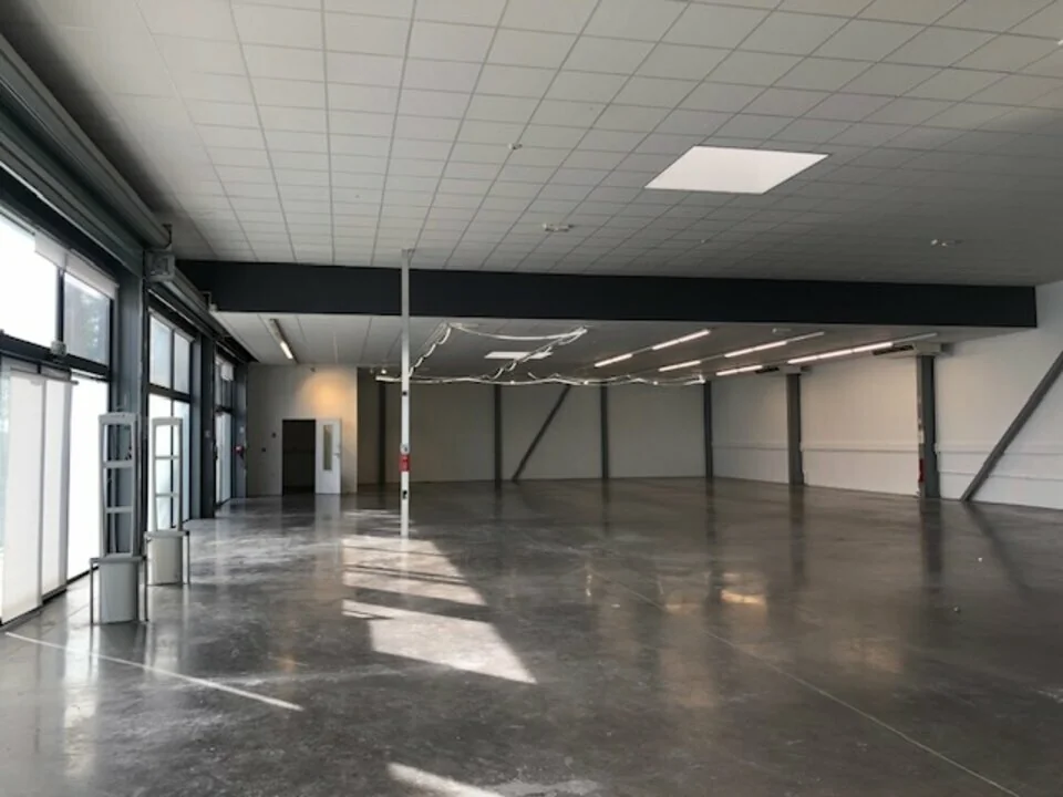 LOCAL COMMERCIAL A LOUER DE 620 M&sup2;