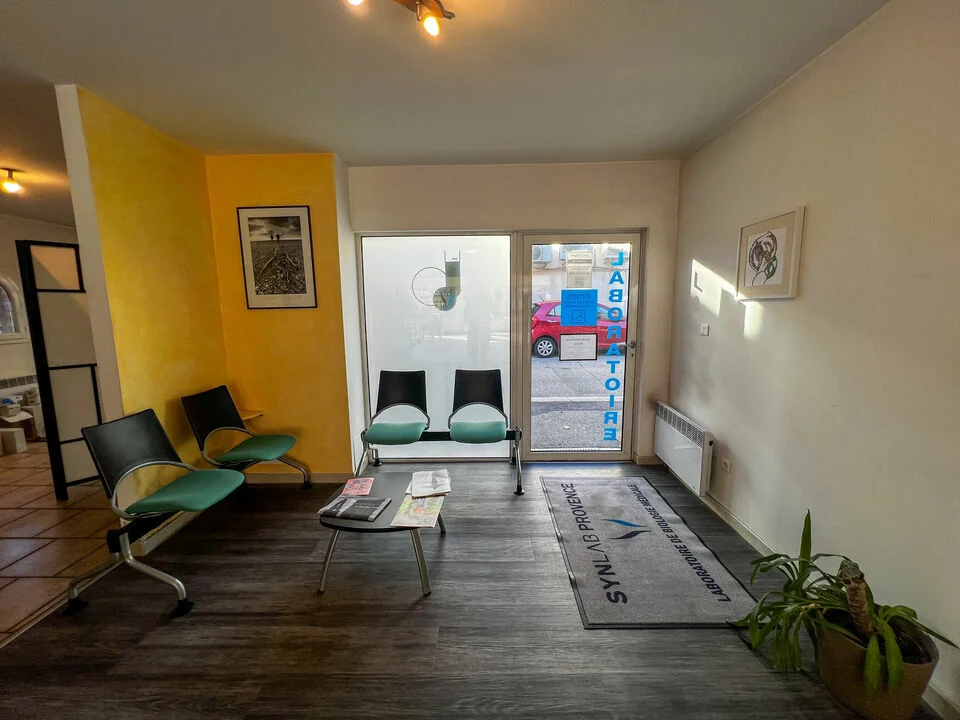 LOCAL COMMERCIAL A LOUER DE 300 M² DIVISIBLES A PARTIR DE 150 M²