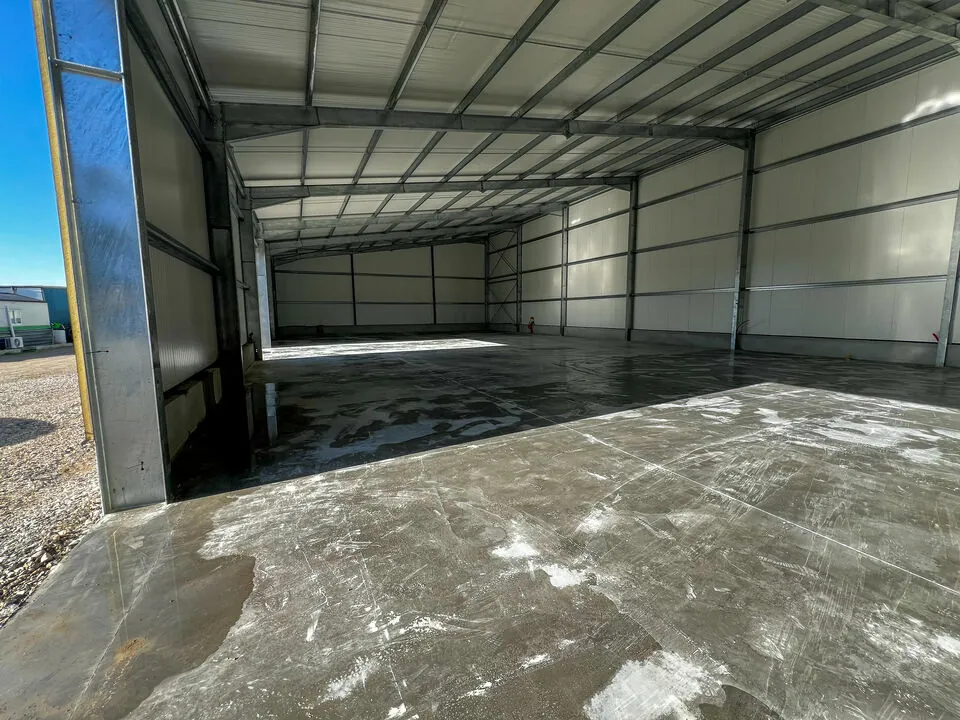 LOCAL D'ACTIVITE - ENTREPOT A LOUER DE 750 M&sup2; DIVISIBLES A PARTIR DE 250 M&sup2;