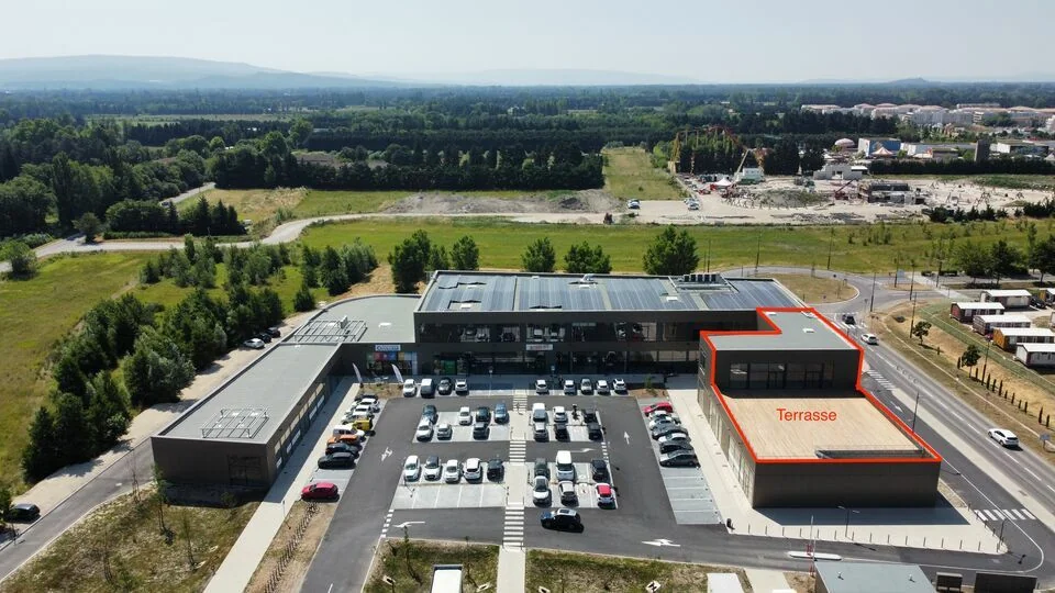 LOCAL COMMERCIAL A LOUER DE 305 M²